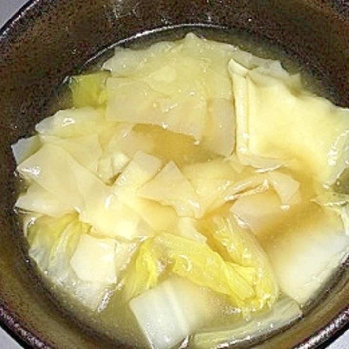 白菜とワンタンのうま味スープ